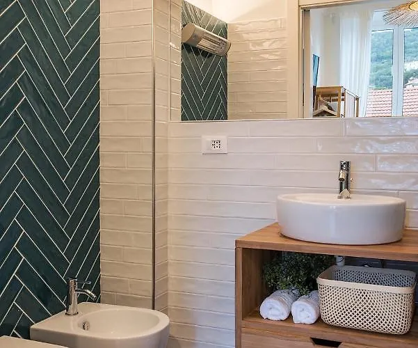 Ensemble Di Vayadu Guest house Alassio