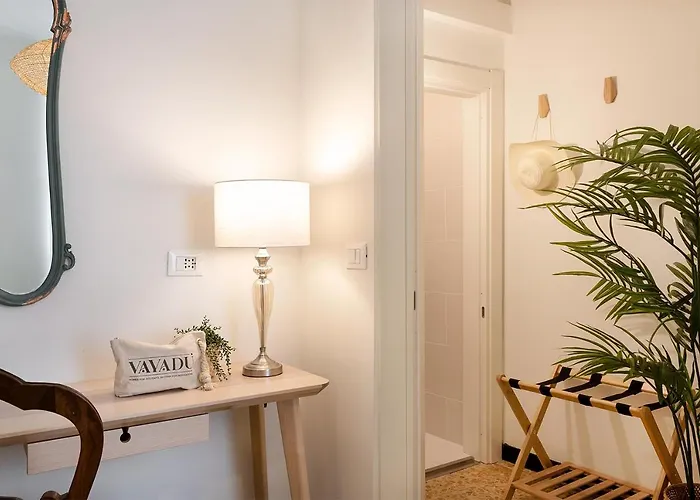 Ensemble Di Vayadu Guest house Alassio